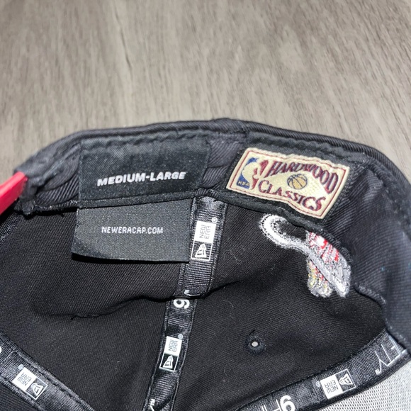 Men’s Miami Heat SnapBack Hats 9FIFTY / MITCHELL & NESS - Picture 7 of 15